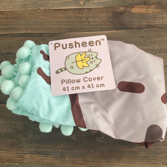 Pillow Cover - from Pusheen Fall 2017 Box - 3 PUSHEEN ITEMS FOR $20 - Picture 2 of 7